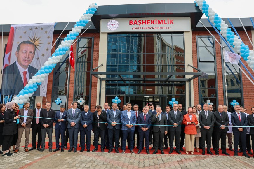 Sivas Numune Hastanesi’nin yeni idari hizmet binası düzenlenen törenle hizmete açıldı.