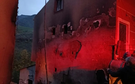 Sivas’ta Korkutan Yangın! 3 Eve Sıçradı !!