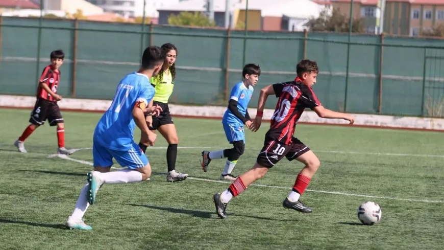 Sivas’ta 270 Sporcu Sahada! Yıldızlar Futbol İl Birinciliği Başladı